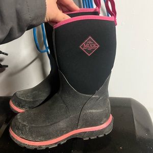 Size 13 girls Muck Boots